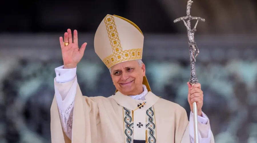 2025-05-18t173923z_1747589960_dpaf250518x99x895289_rtrfipp_4_religion-church-pope-gestures